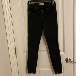 Madewell women’s 25 button fly 9” High-Rise Skinny Black‎ Jeans. Raw frayed hem.